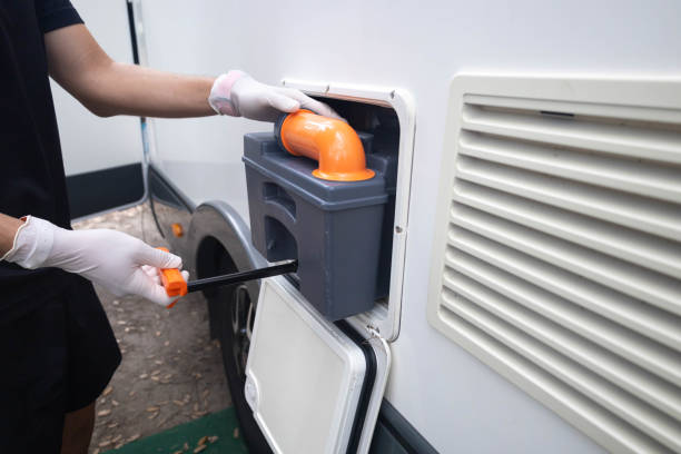 Porta potty delivery and setup in Summer Set, MO